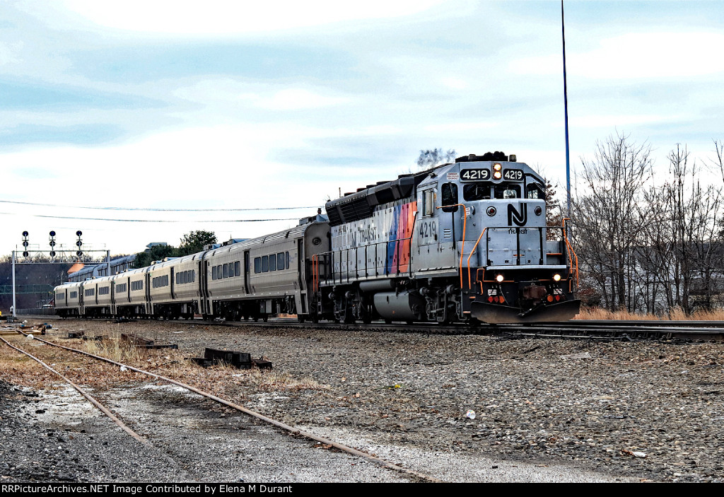 NJT 4219 on 1353